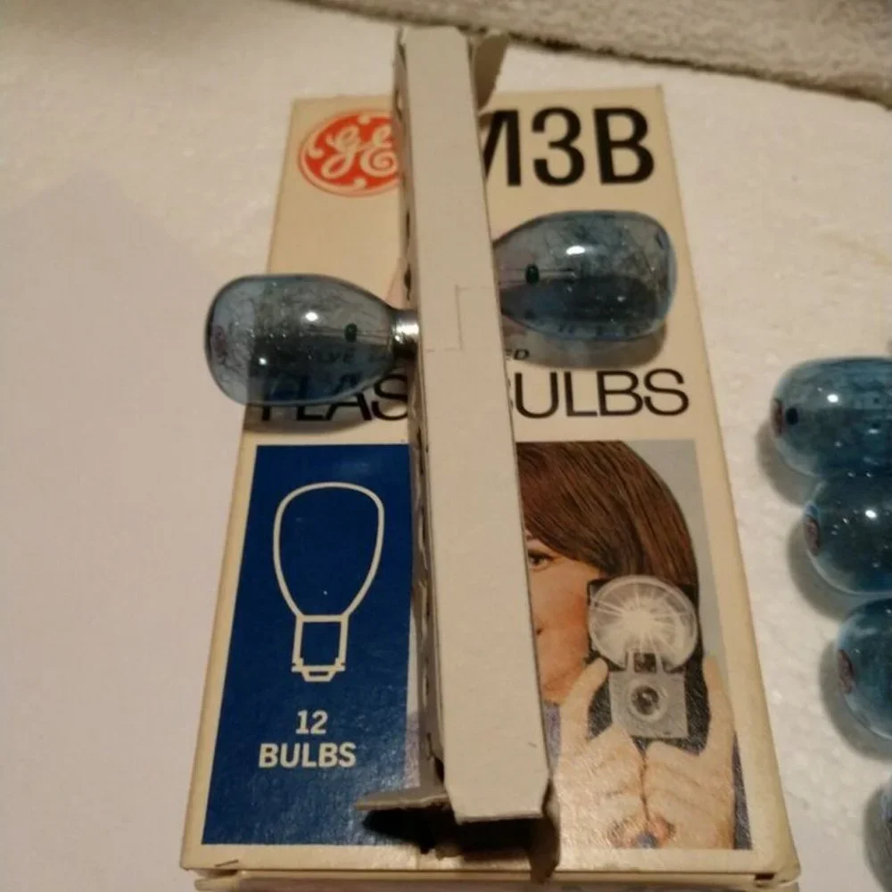 FLASHBULBS GENERAL ELECTRIC M3B SET of 12 PLUS 2 UNUSED VINTAGE